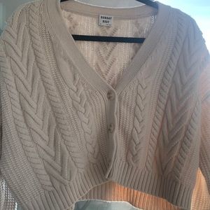 Cropped Aritzia Sweater 10/10 Condition, never worn